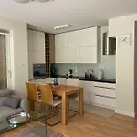Golden Tulip, Parking Διαμέρισμα *